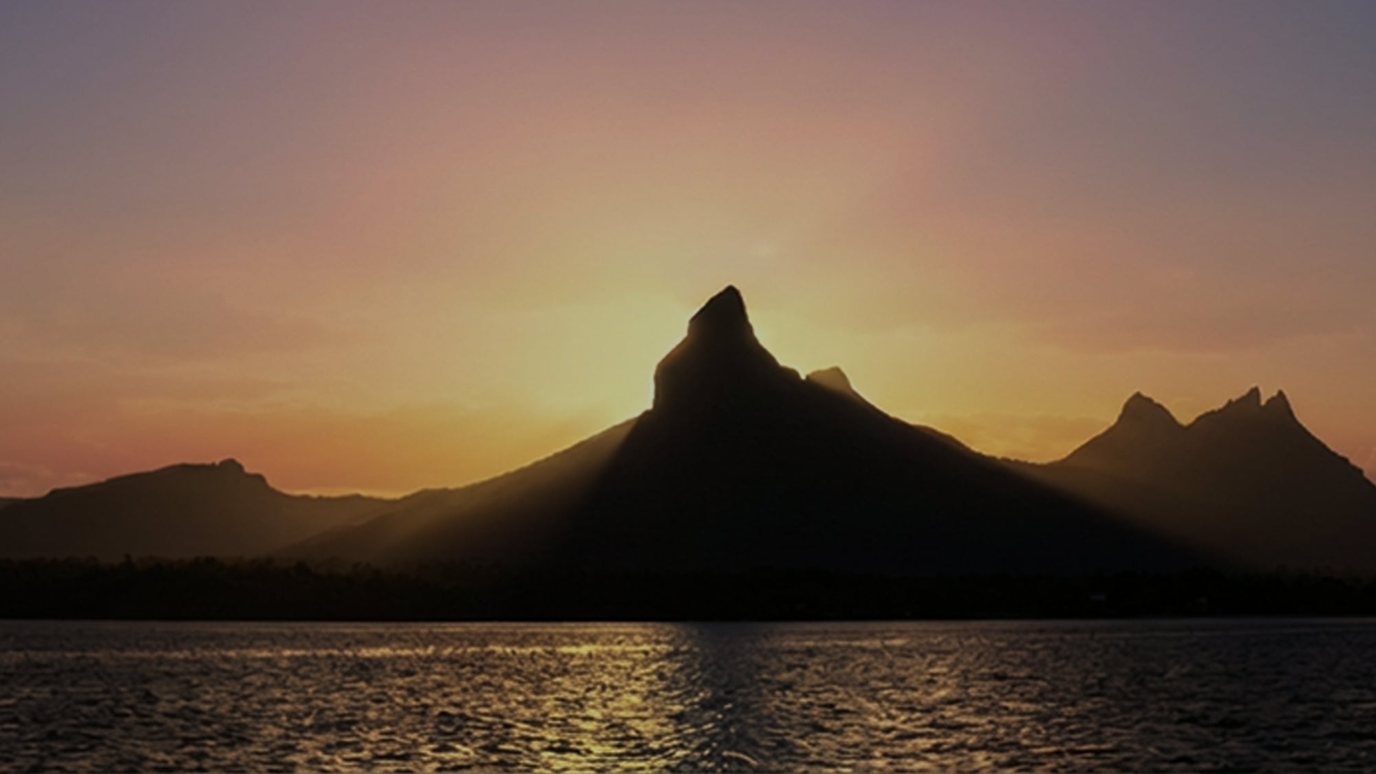 Ordering wall art from Mauritius with local production and framing by Beau Edition