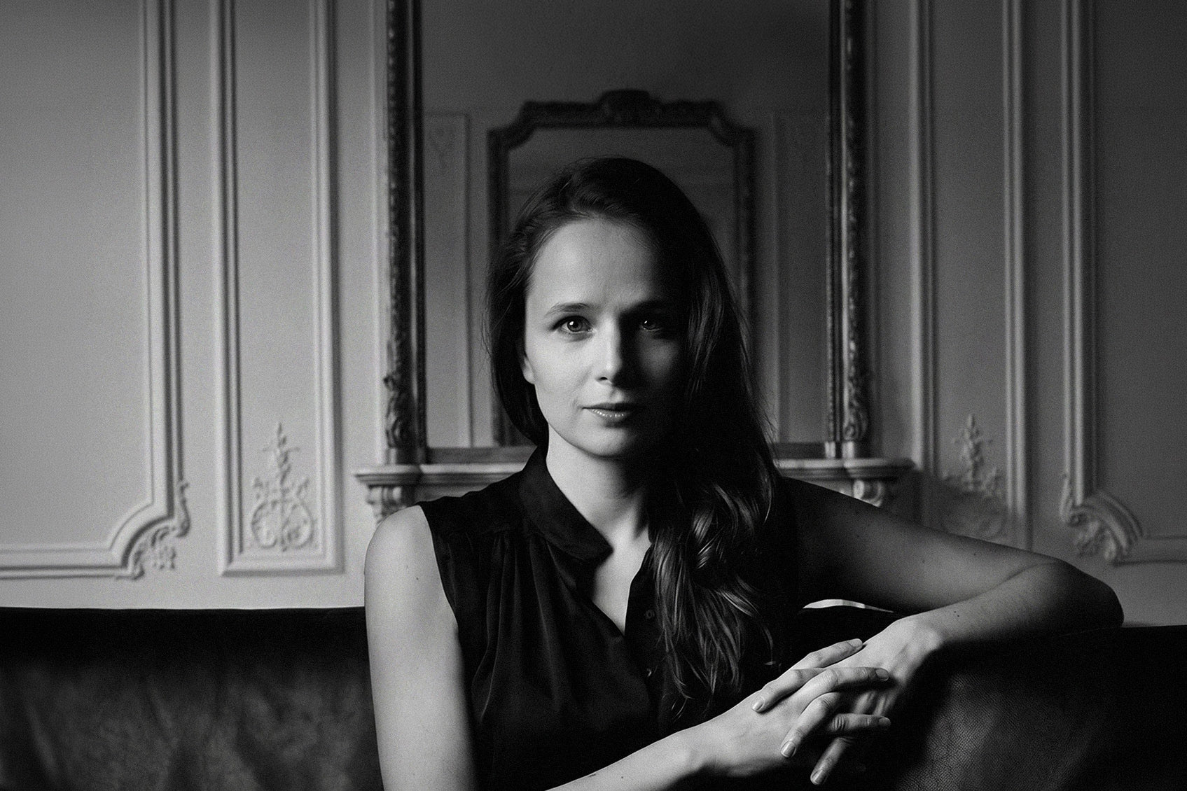 Black and white portrait of mezzo-soprano Albane Carrère, photographed in 2013 | Beau Edition