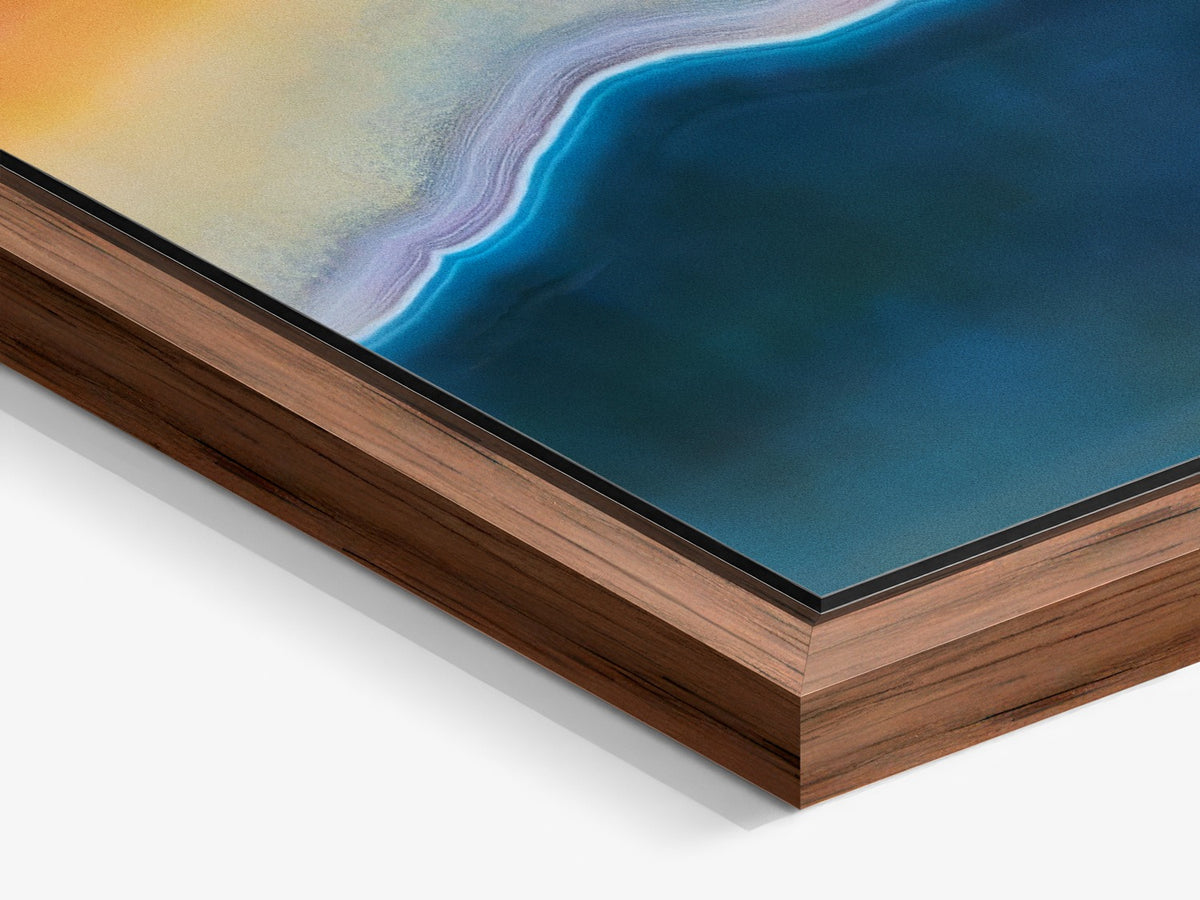 Strata 01 – détail de la caisse américaine noyer, tirage d'art bleu et ambre | Beau Edition