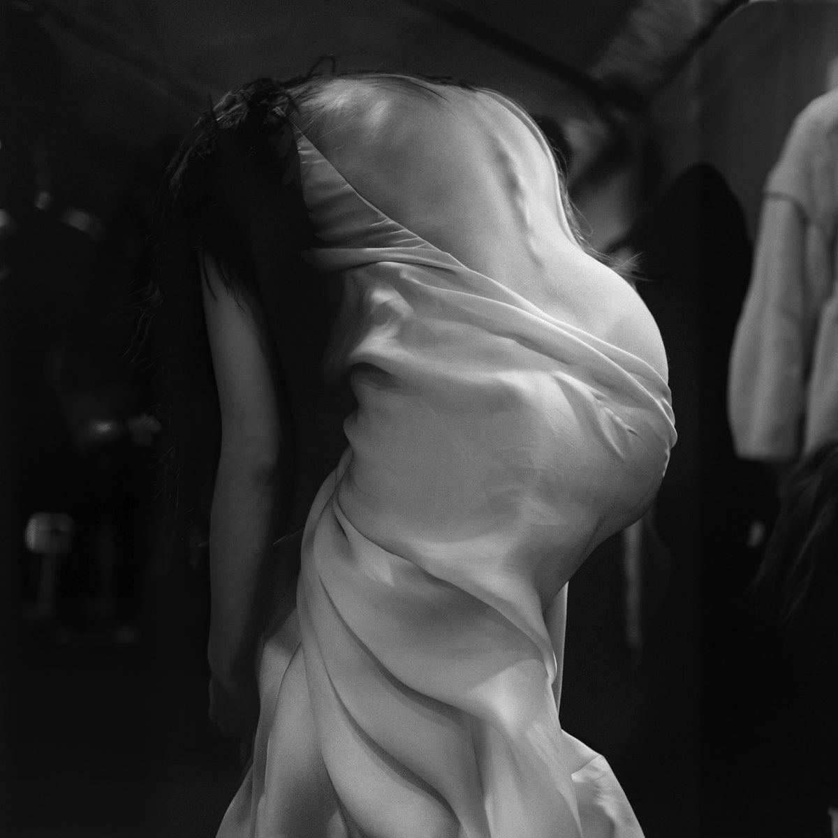 The Other Side of the Picture 04 – silhouette seen from behind, Nina Ricci backstage, image from the book The Other Side of the Picture | Beau Edition