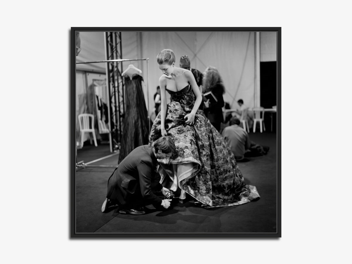 The Other Side of the Picture 05 – Kim Noorda backstage at Rochas, fine art print, black matt floater frame | Beau Edition