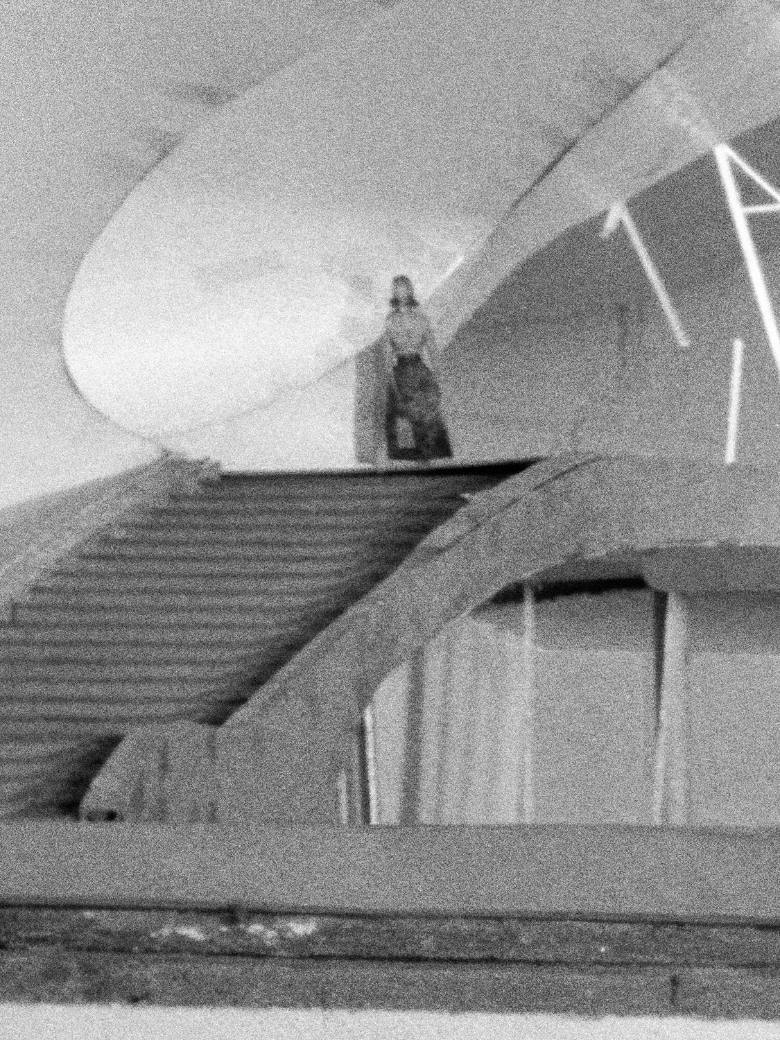 TWA Flight Center 05 – TWA terminal model in the workshop, black matt floater frame close-up, view 2 | Beau Edition