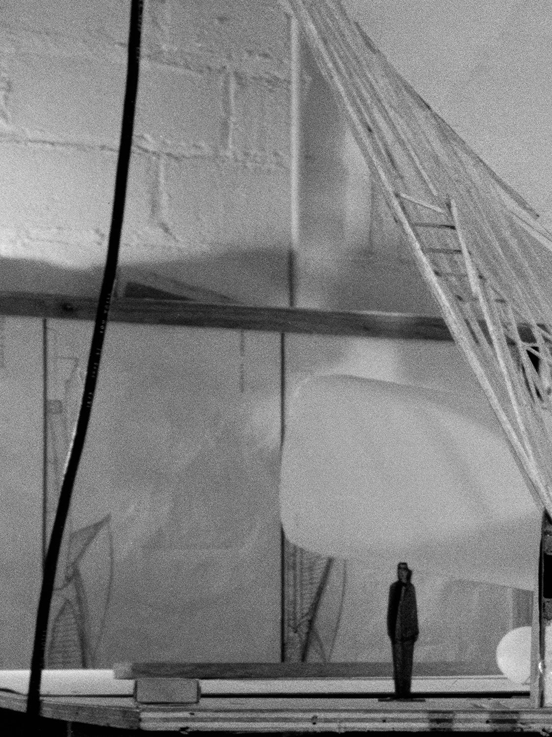 TWA Flight Center 05 – TWA terminal model in the workshop, black matt floater frame close-up, view 3 | Beau Edition