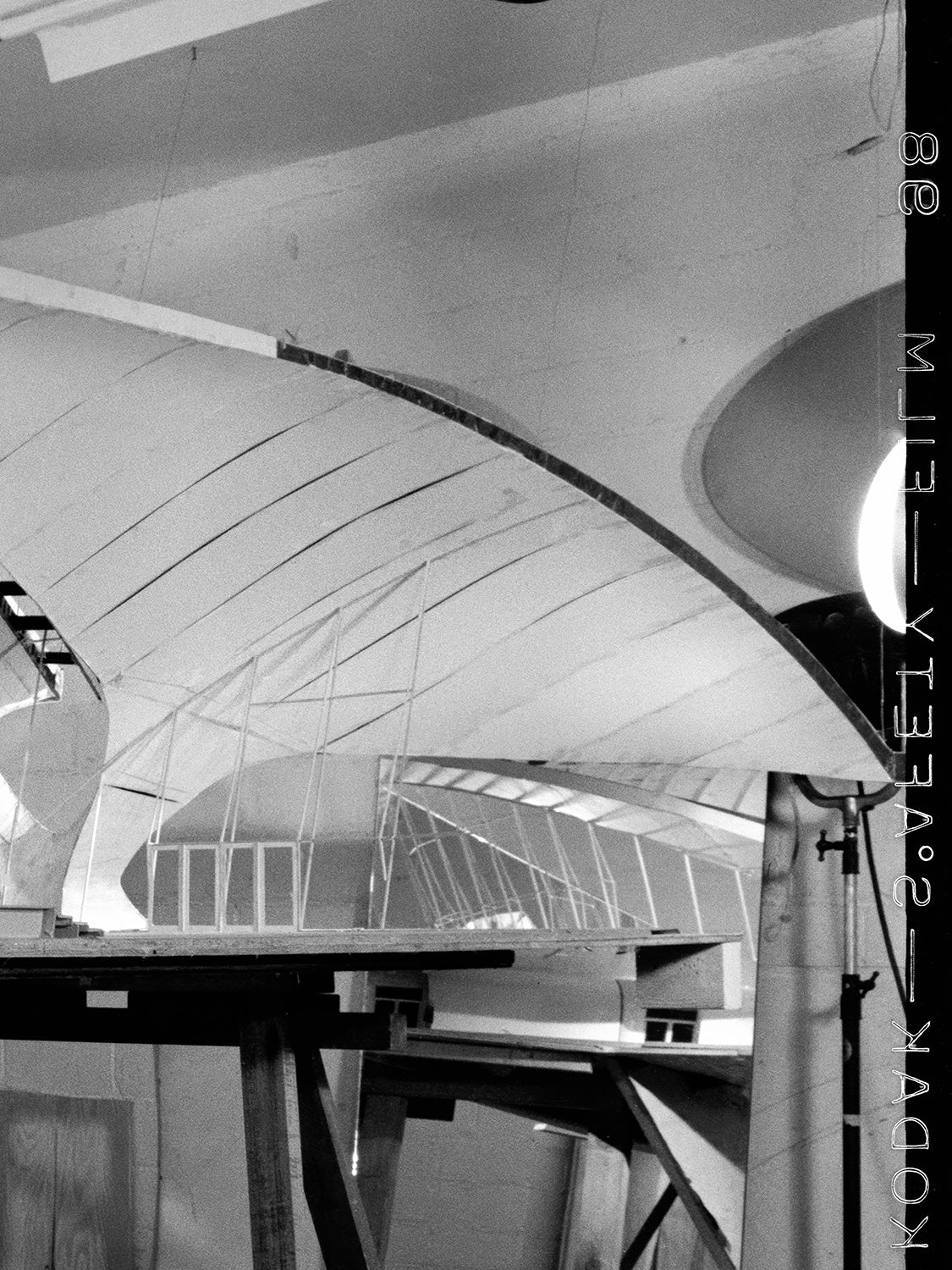 TWA Flight Center 05 – TWA terminal model in the workshop, black matt floater frame close-up, view 4 | Beau Edition