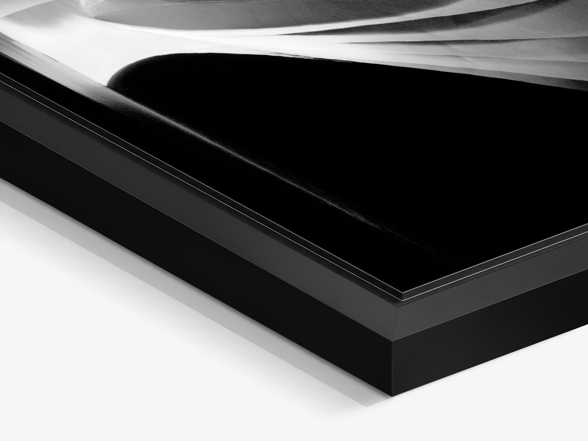 TWA Flight Center 07 – light study on the TWA terminal model, black matt floater frame close-up | Beau Edition